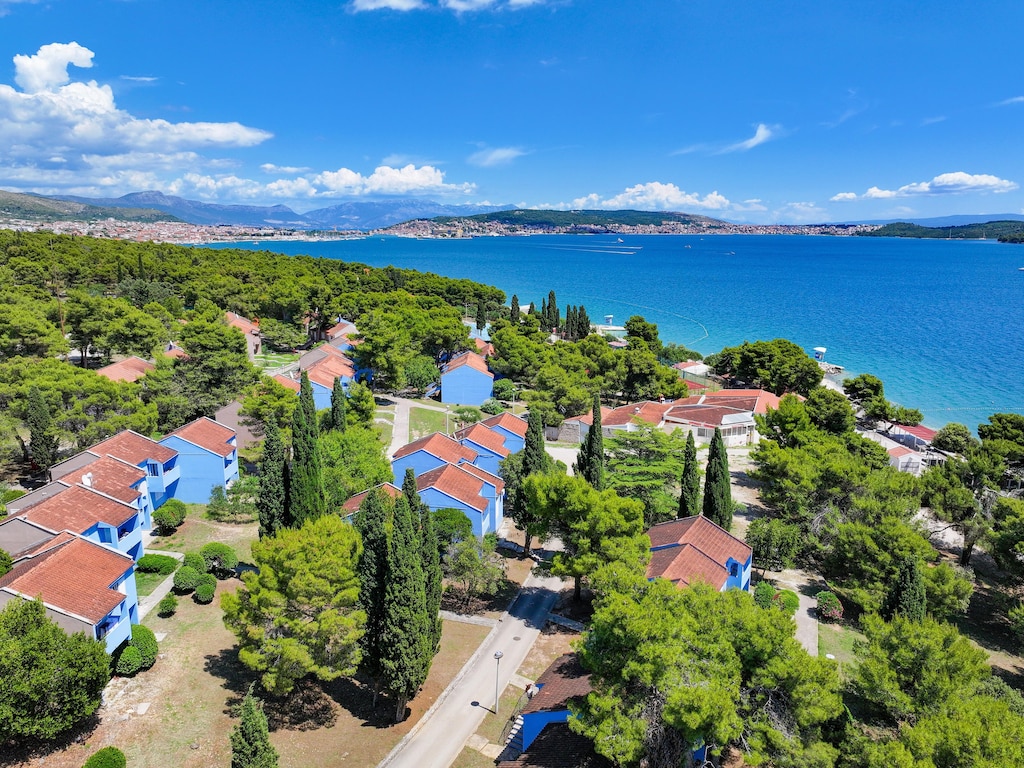 Apartements Medena in Seget Donji mit Poolanlage