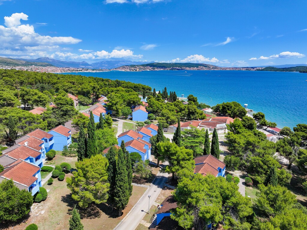 Apartements Medena in Seget Donji mit Poolanlage