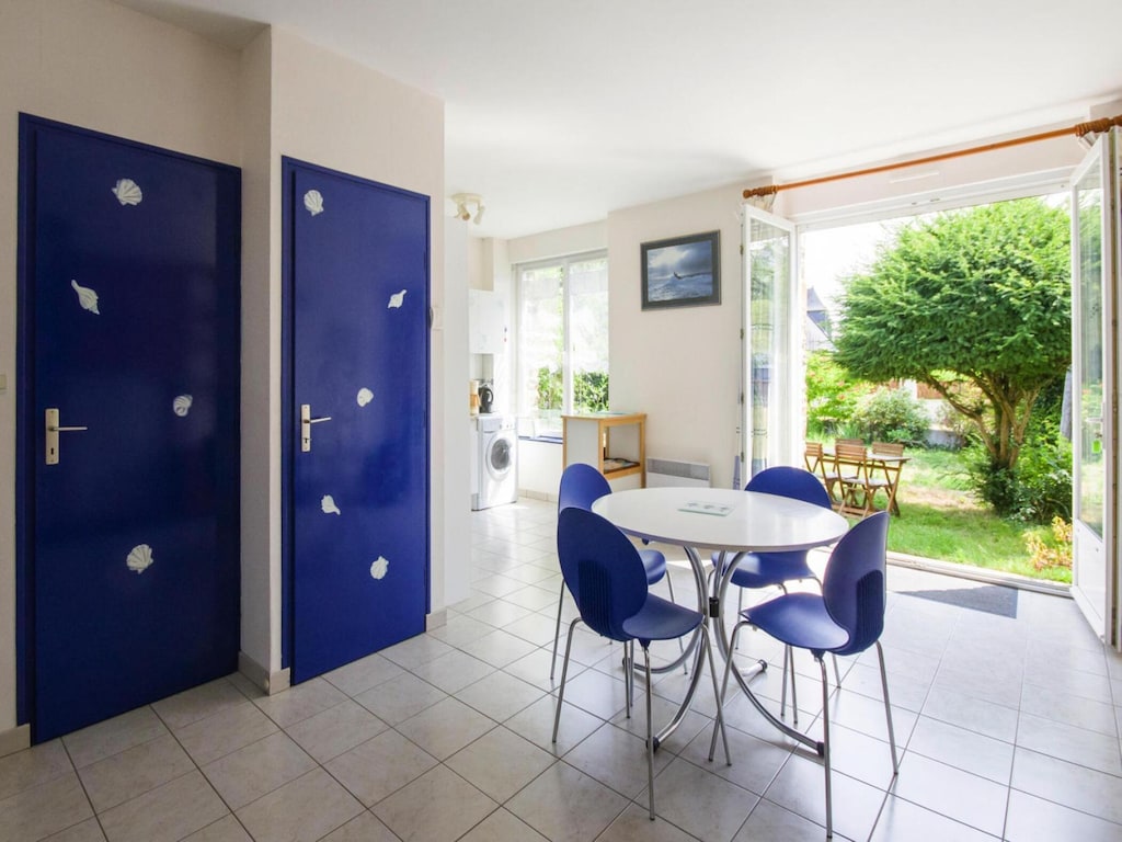 Stenen huis bij Les Godelins strand