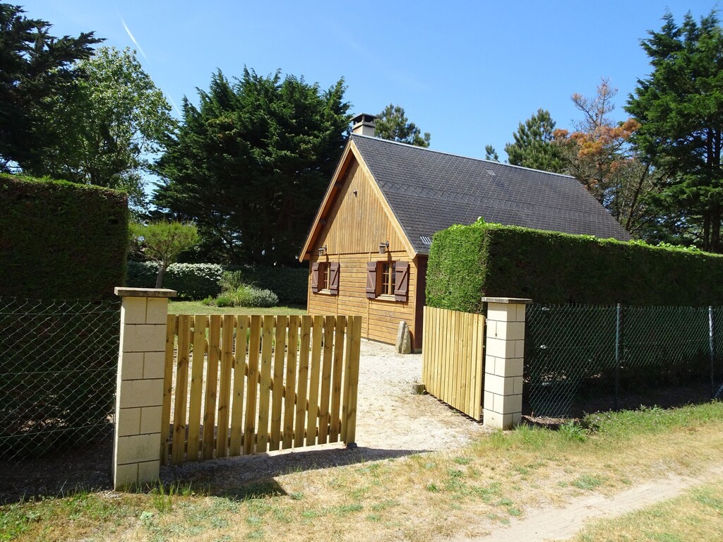 Houten huis bij strand Barneville