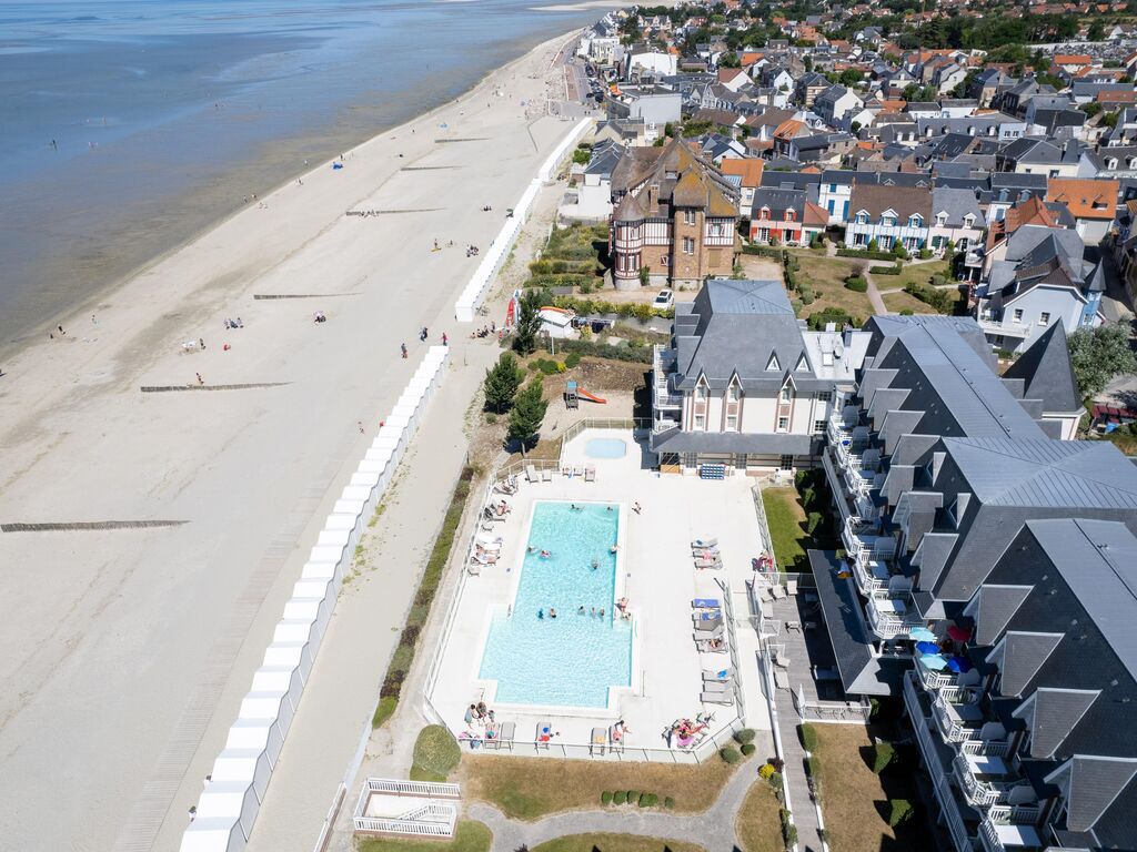 Flat on the beach with pool in Le Crotoy Ferienwohnung in Frankreich