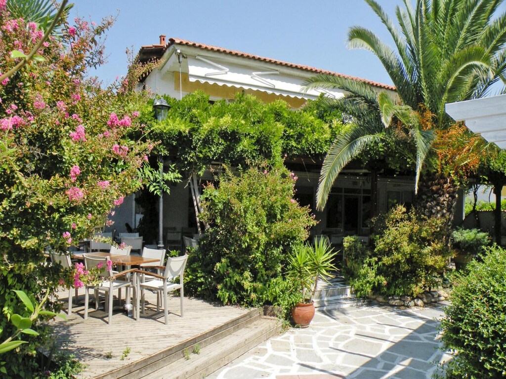 Appartement in Fourka met een balkon of terras