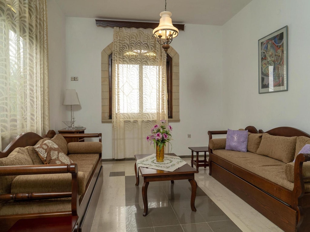 Modern vakantiehuis in Stalos met balkon