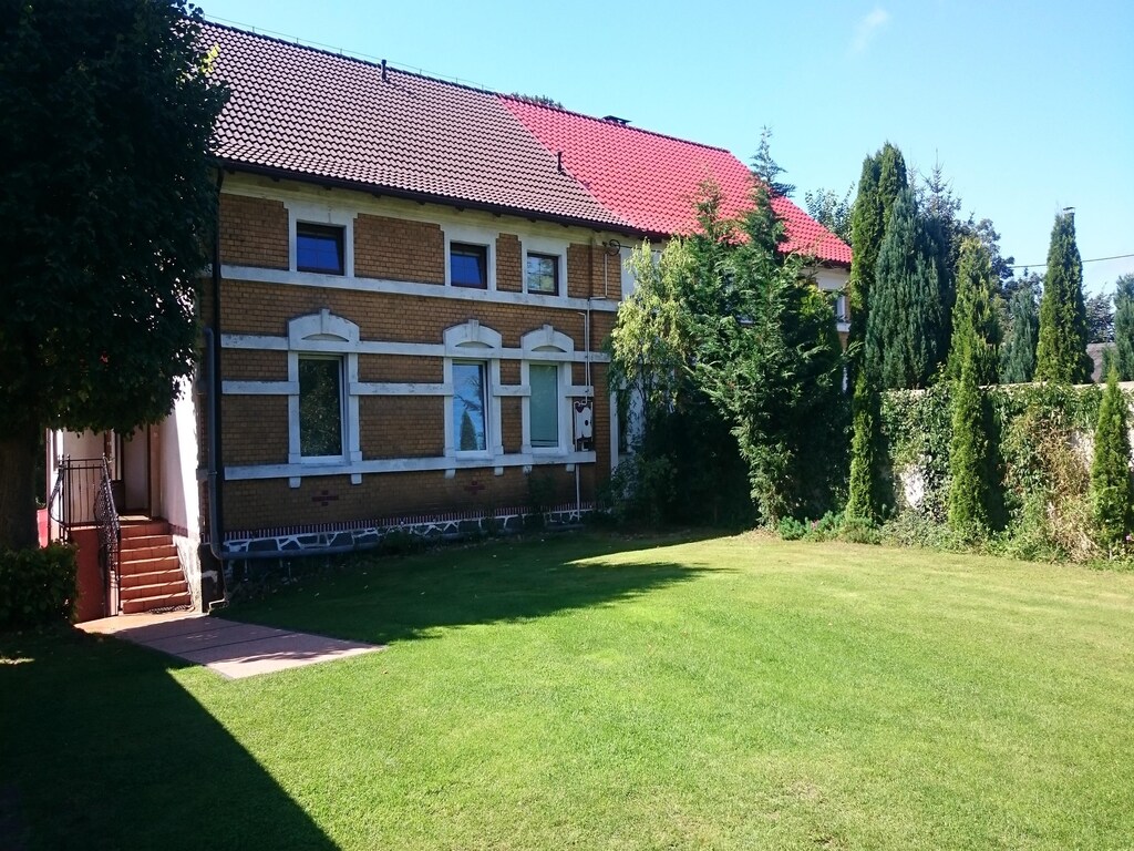Doppelhaushälfte, Ledzin
