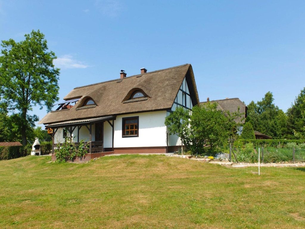 vakantiehuis met rieten dak, Rekowo