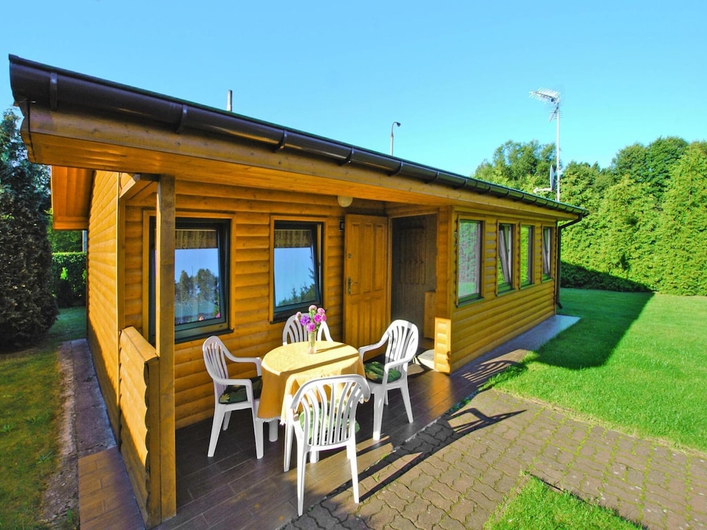 Zomerhuis bij Rosnowskie-meer met terras