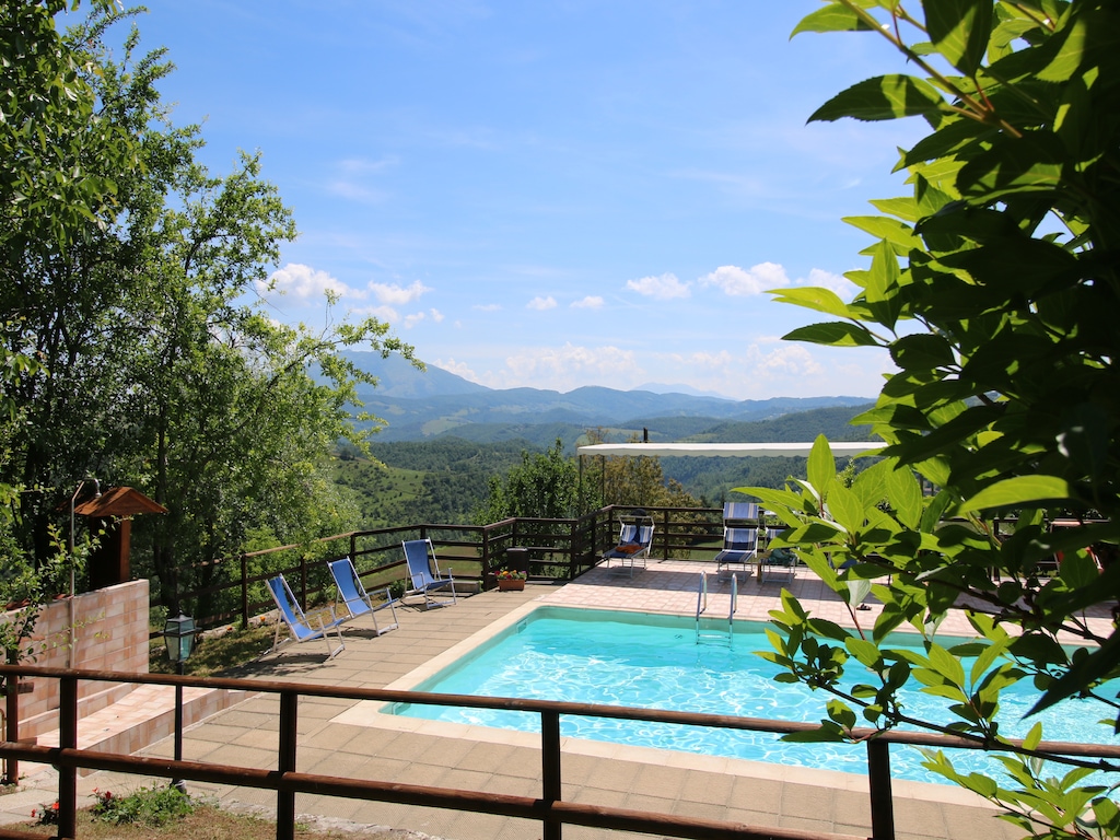 Boerderij in Apecchio met Zwembad & Spa