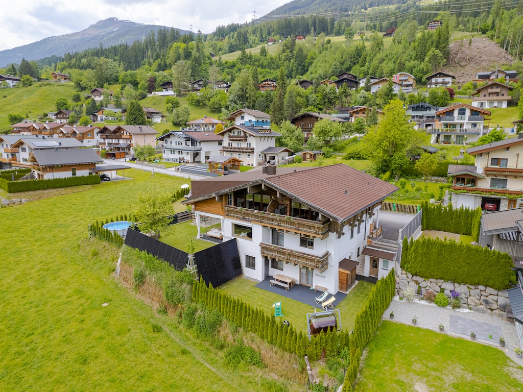 Chalet in Neukirchen met Bergzicht