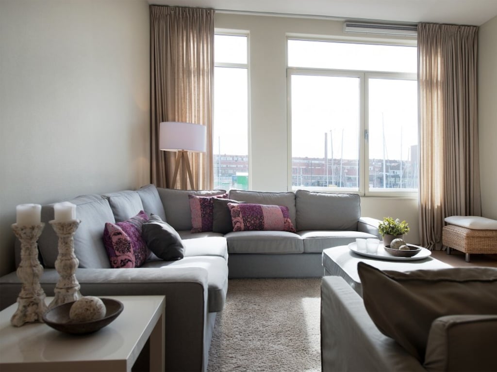 Modern appartement met uitzicht op de haven