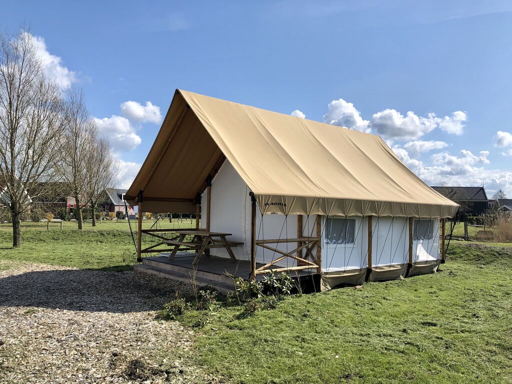 Schöne Zelthütte mit Veranda, 2 km von Ijhorst entfernt