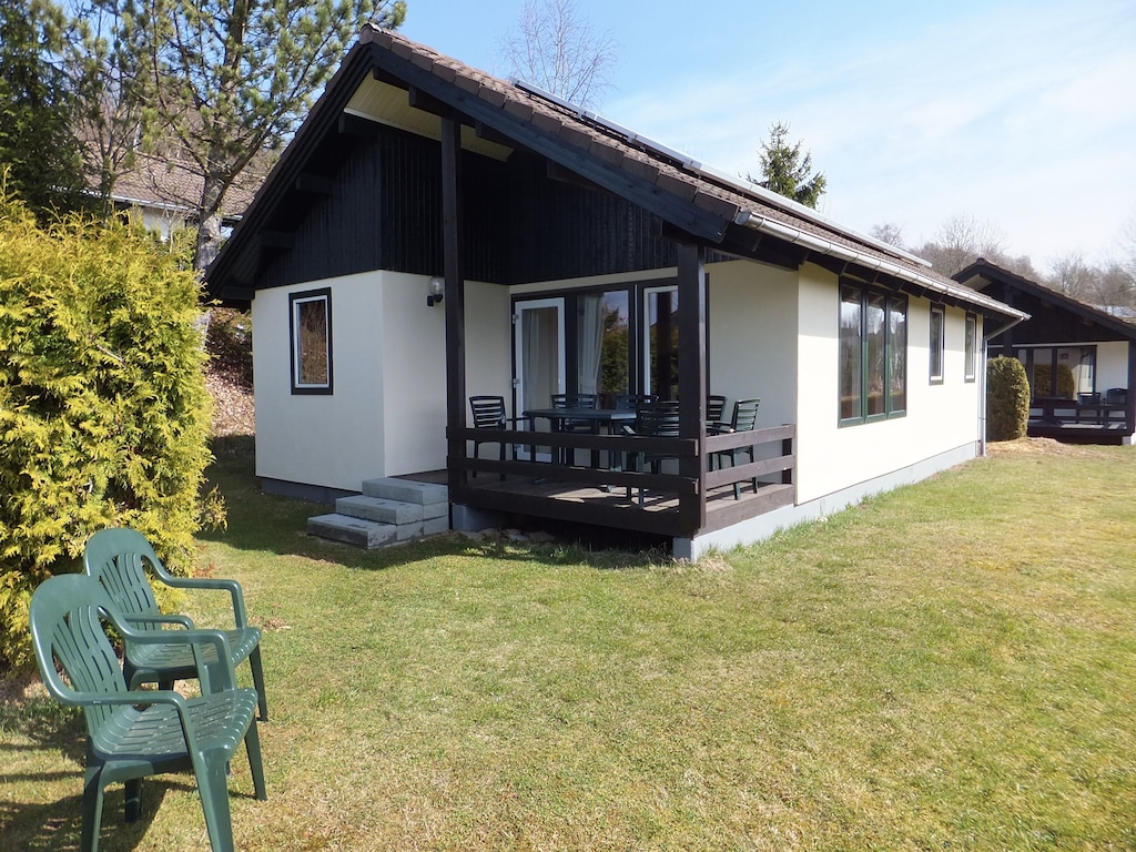 Gerestylde bungalow met afwasmachine, bij stuwmeer