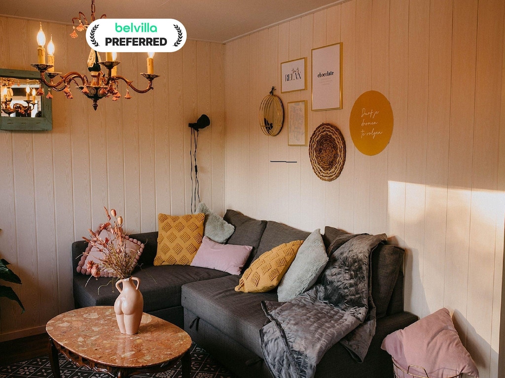 Geel Chalet in Netevallei