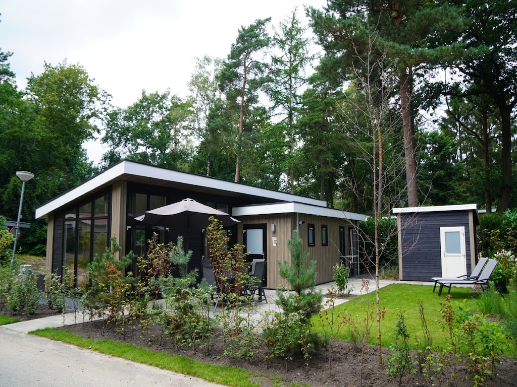 Fraai chalet met afwasmachine in bosrijke omgeving