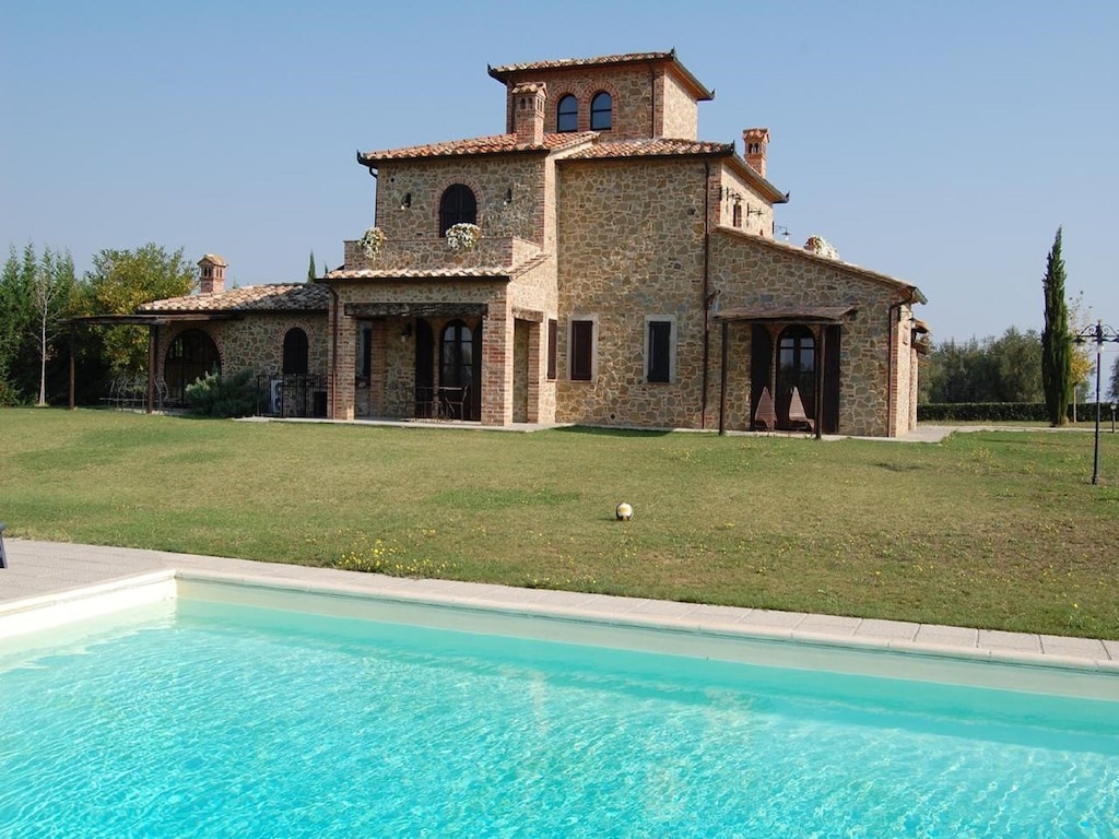 Lago di Chiusi-villa met zwembad