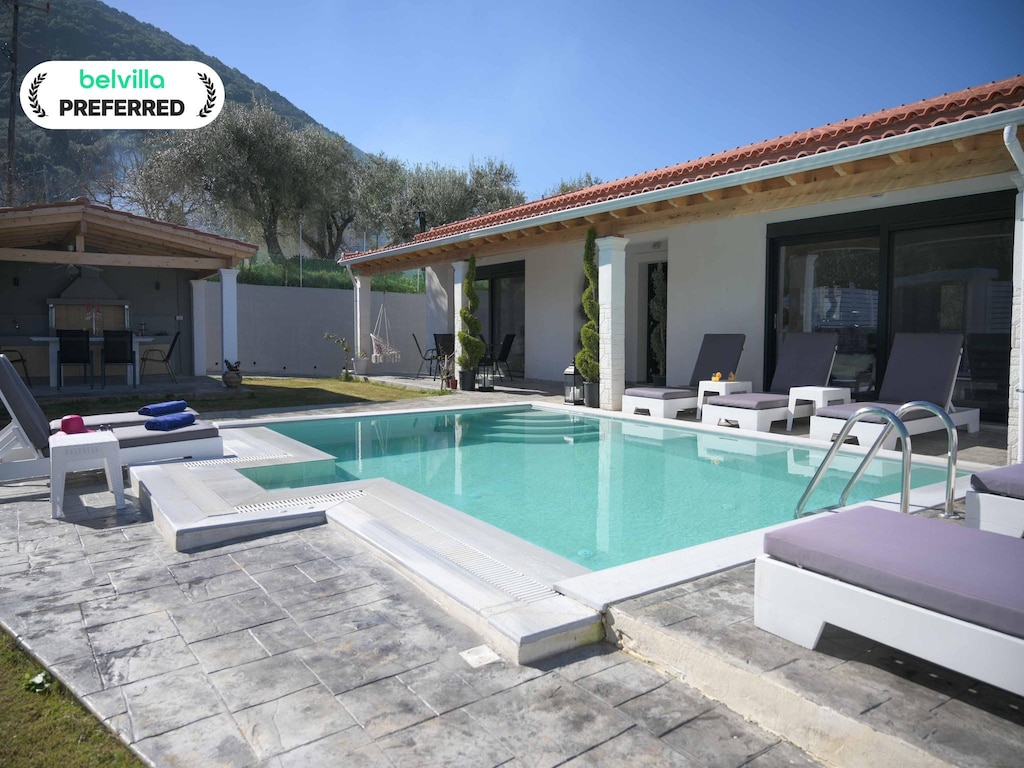 Villa in Messonghi met Zwembad en Zee