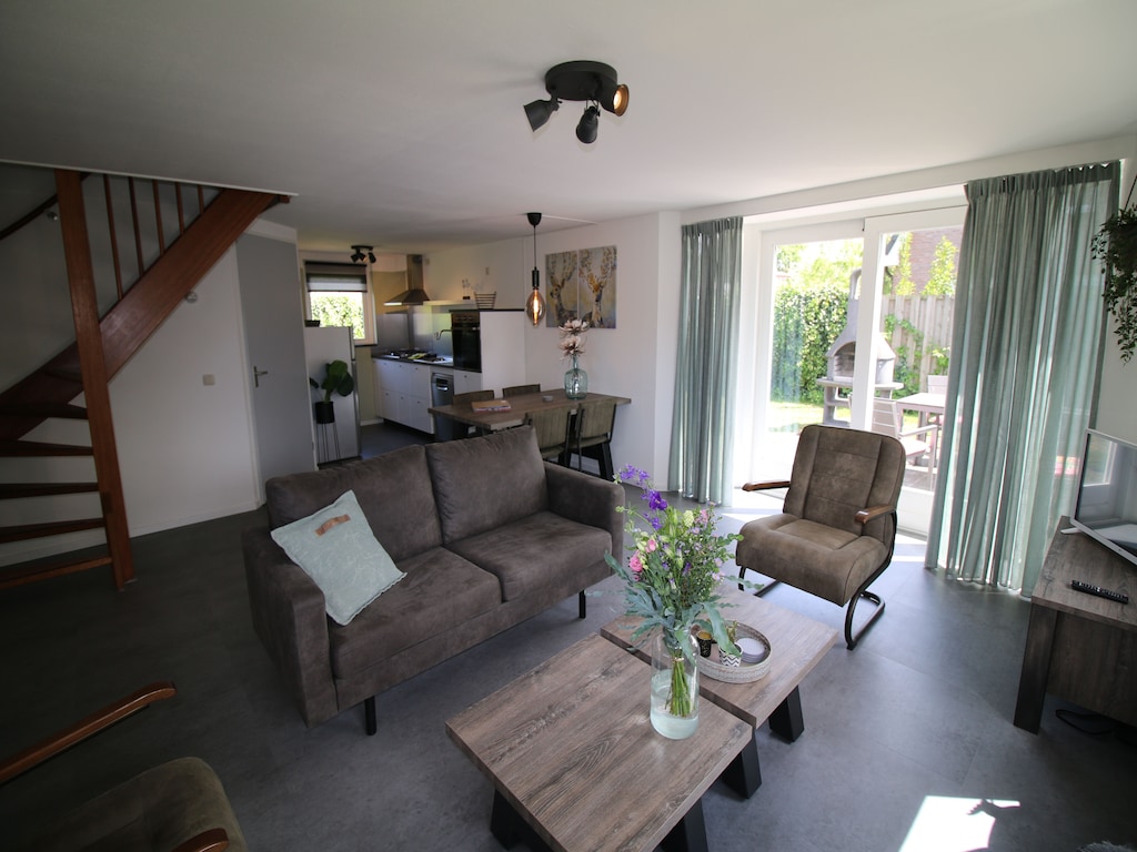 Mooi huis met grote tuin aan zee