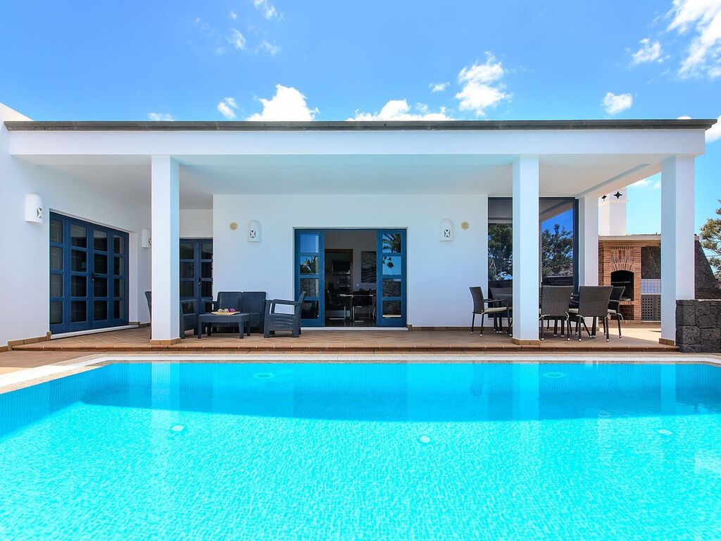 Schitterende villa in Playa Blanca met een privézwembad