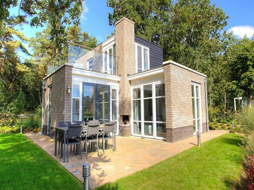 Villa am Wasser mit Dachterrasse für 6 Personen