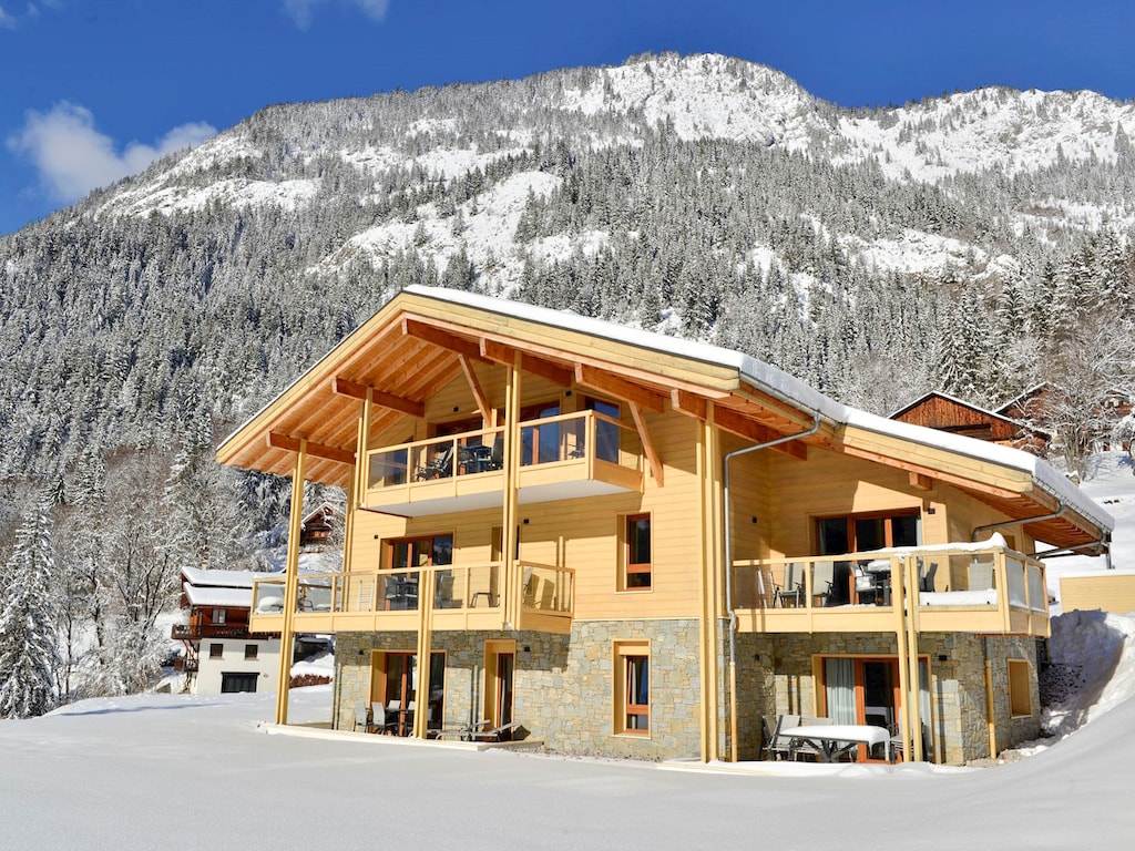 Chalet in den Alpen am Genfersee