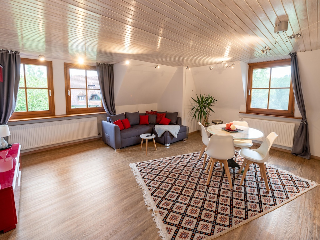 Elegante Ferienwohnung mit Außenpool Schwarzwald