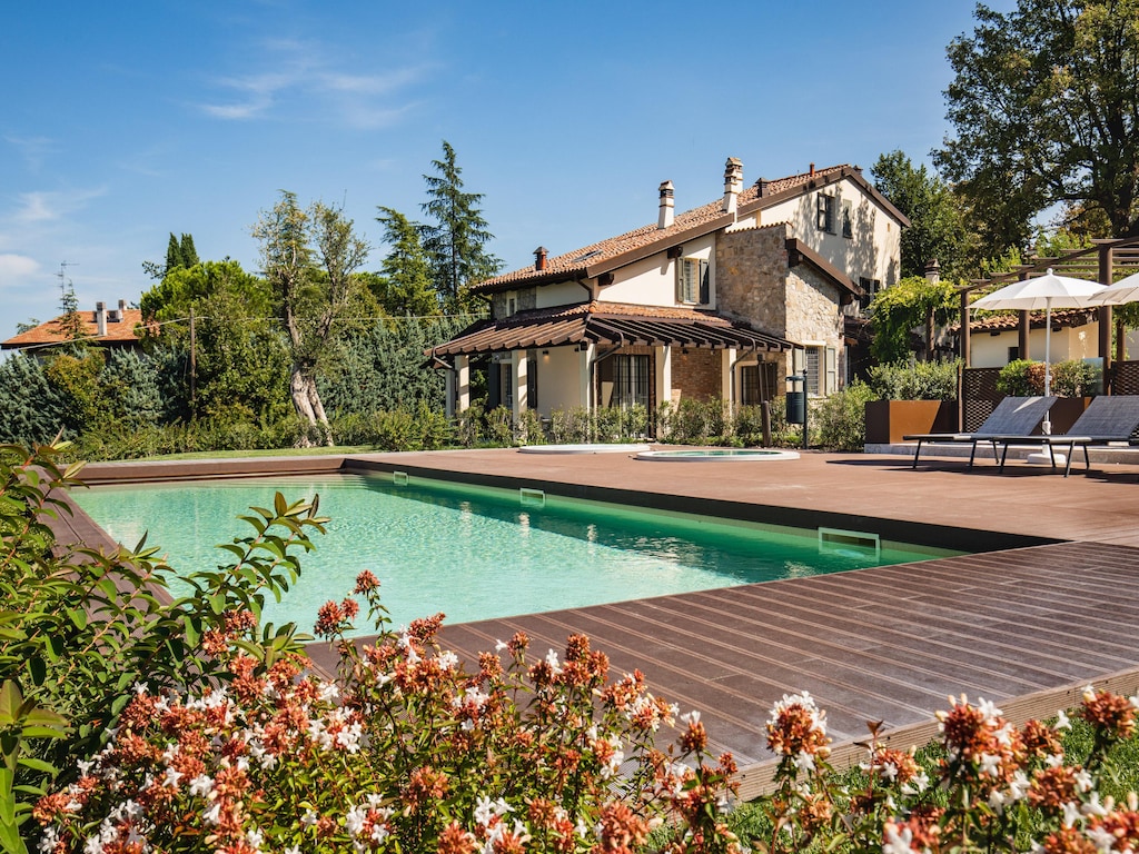 Luxe villa in Castel San Pietro Terme met uitzicht