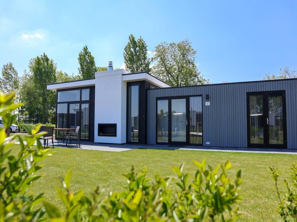 Modernes Ferienhaus in Nieuwvliet mit Garten