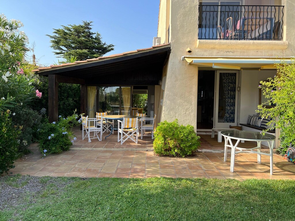 Mooi vakantieappartement aan zee in Grimaud