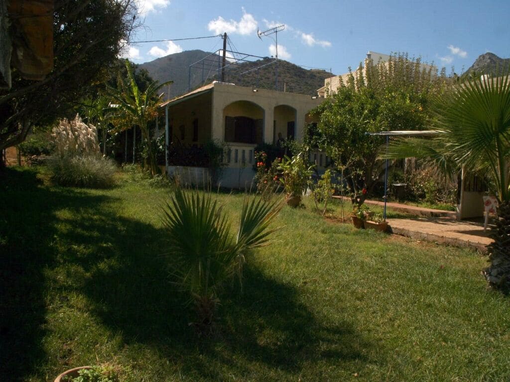 Aangenaam vakantiehuis in Peoymno met tuin