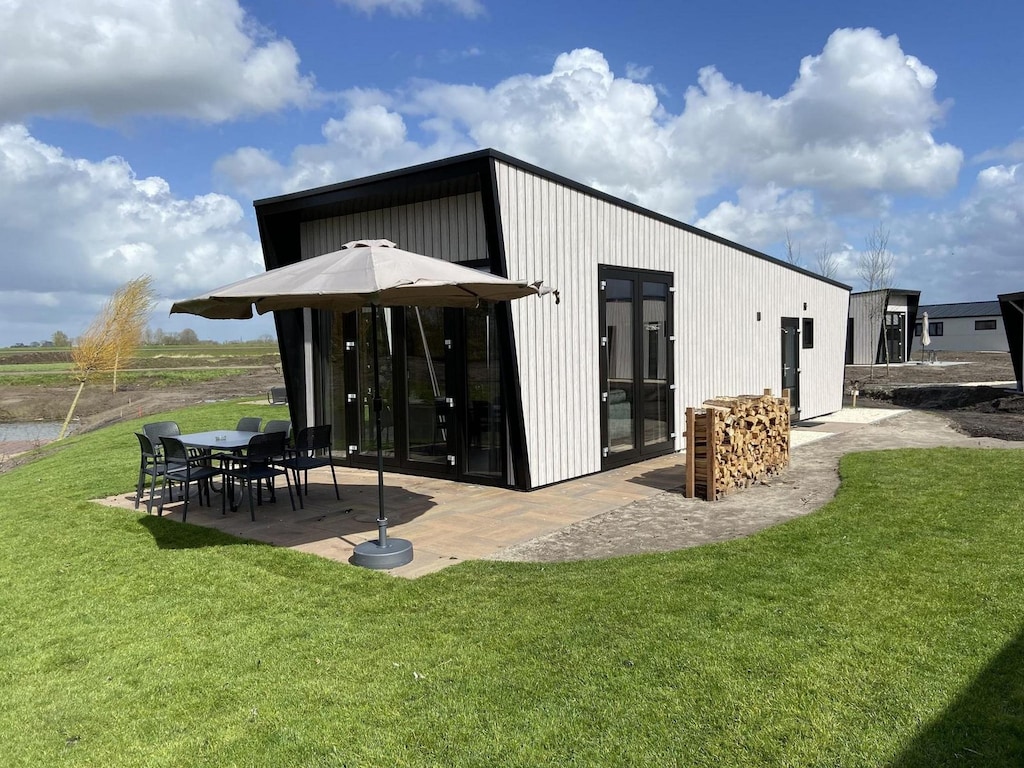 Licht en sfeervol chalet met terras.