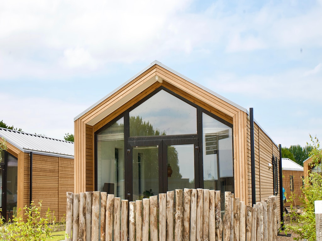 Modern chalet aan het IJsselmeer