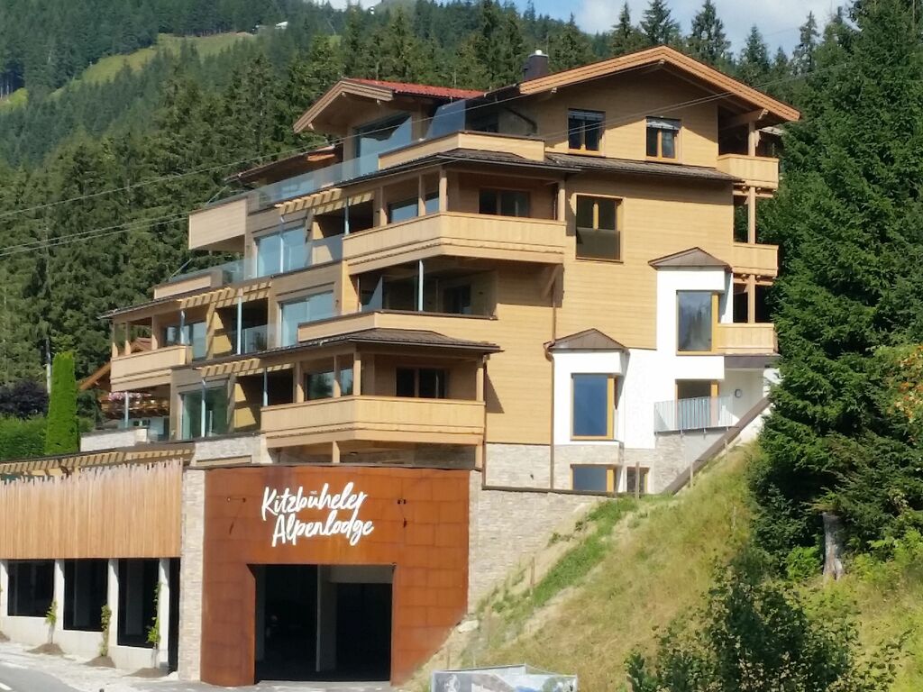 Kitzbühel alpine lodge with private panorama sauna