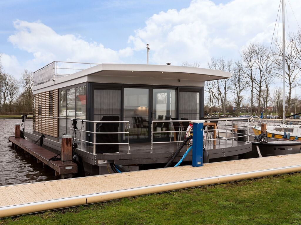 Luxus-Hausboot mit Dachterrasse und herrlichem Blick über das Sneekermeer