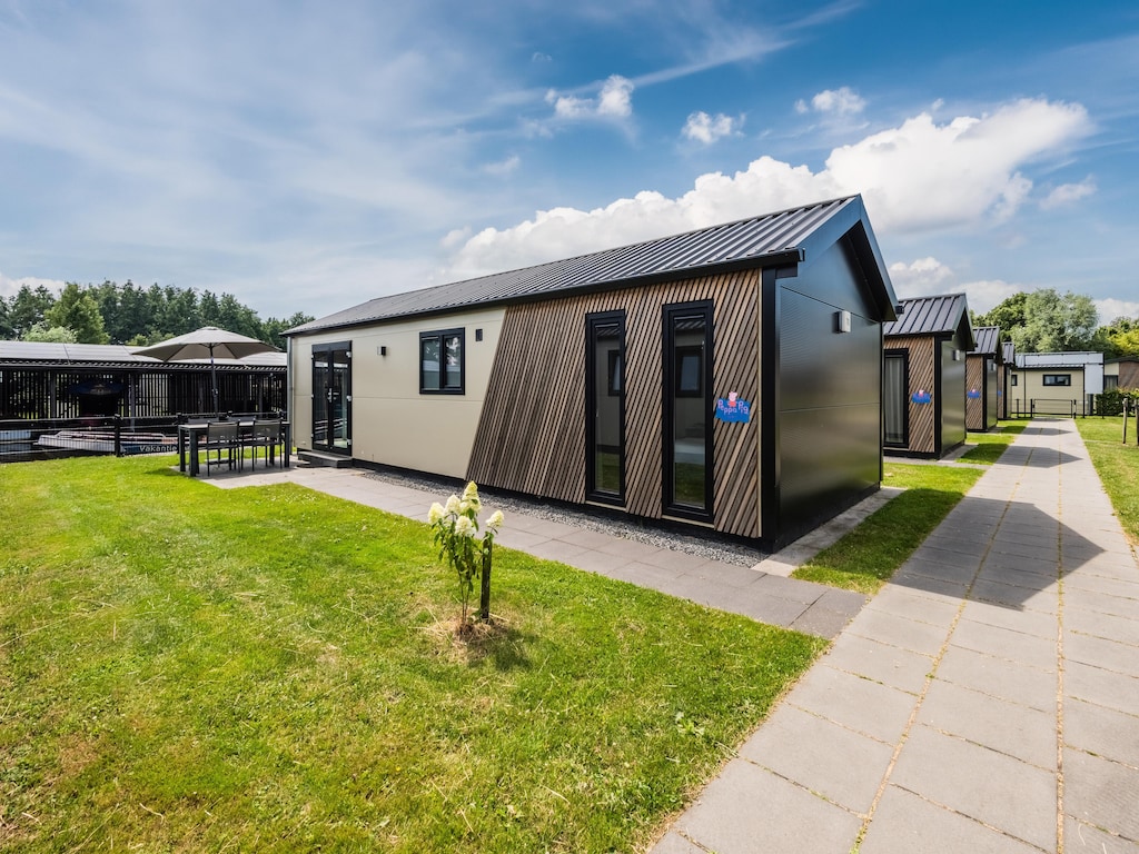 Mooi chalet met ac en sloep