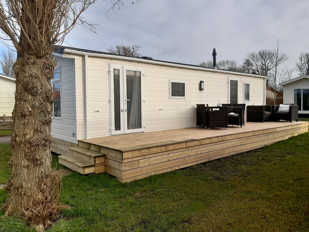 Stimmungsvolles Chalet mit großer Terrasse am Wattenmeer