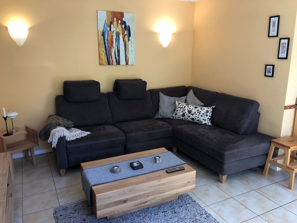 Apartments Aura - Comfort Studio Apartment 2 with shared swimming pool