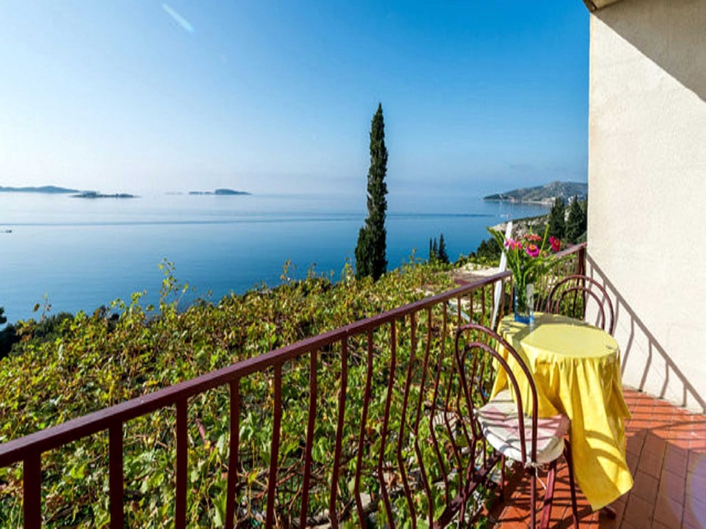 Guest House Fontana - One Bedroom Apartment with Balcony and Sea View