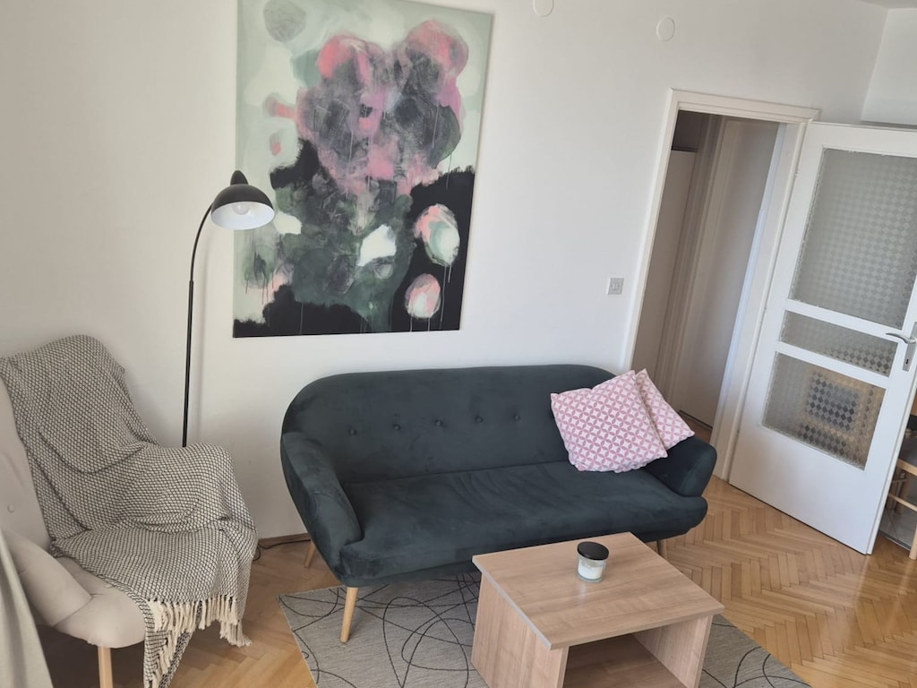 Apartment Mia - Two-Bedroom Apartment with Balcony and Sea View