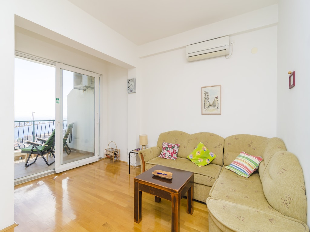 Two-Bedroom Apartment with Terrace and Sea View