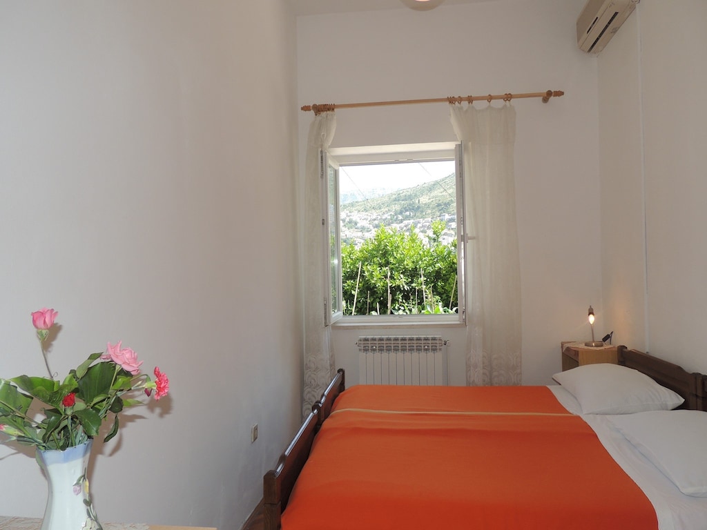 Apartments Majkovica- Twin Room with Private External Bathroom- (A)