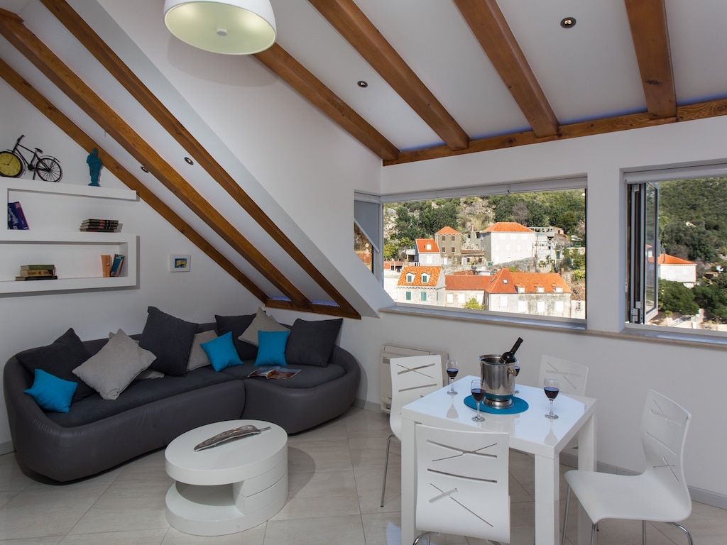 Mali Skoj Apartment - Two-Bedroom Apartment with Sea View