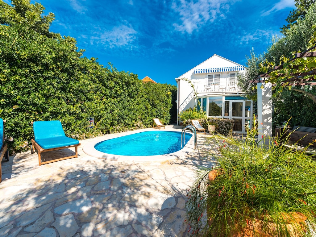 Villa Piano - Four Bedroom Villa with Terrace and Swimming Pool