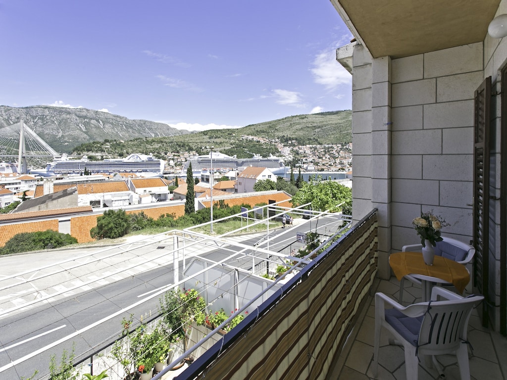 Guest House Bridge View - Double Room with Balcony and Sea View