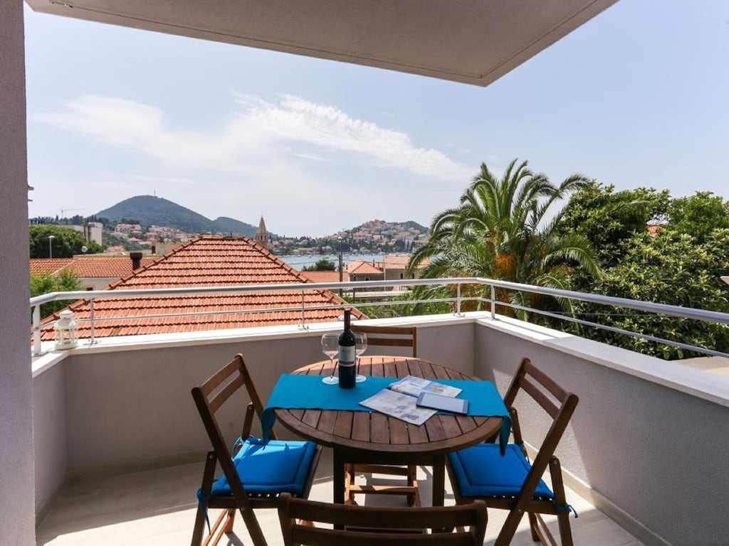 Apartments Villa Karmen - Two-Bedroom Apartment with Balcony and Sea View (Luči)