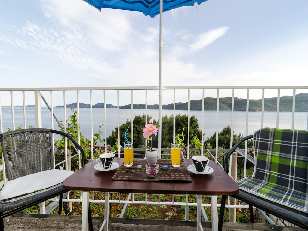 Apartment Giovani - Two Bedroom Apartment with Balcony and Sea View