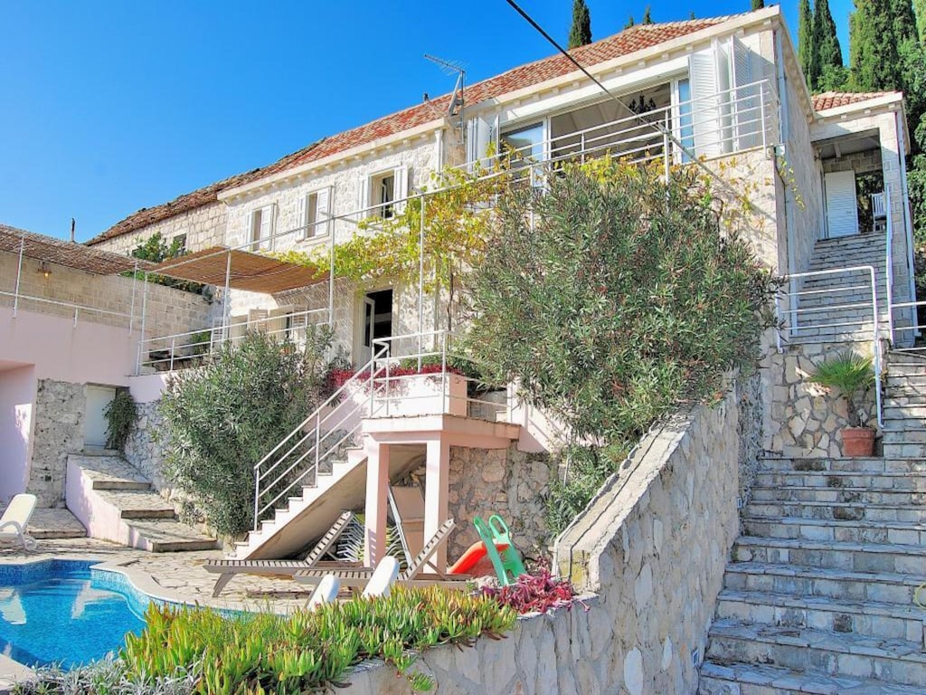 Apartments Villa Capitano - Two Bedroom Apartment with Balcony and Sea View (ŽUTI)