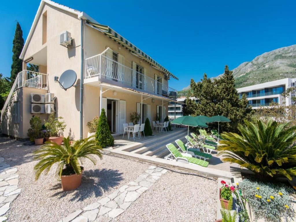 Apartments &amp; Rooms Jokovic-Deluxe Studio Apartment with Terrace and Partial Sea View (SOBA 6)