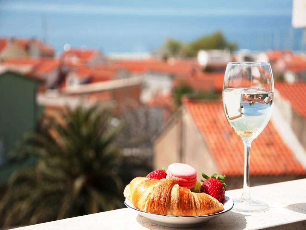 Apartments Villa Angela - Two Bedroom Apartment with Terrace and Sea View (Snježna)