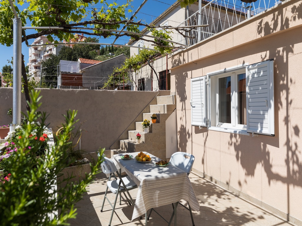 Apartment Meet & Greet- Studio Apartment with Terrace and Sea View