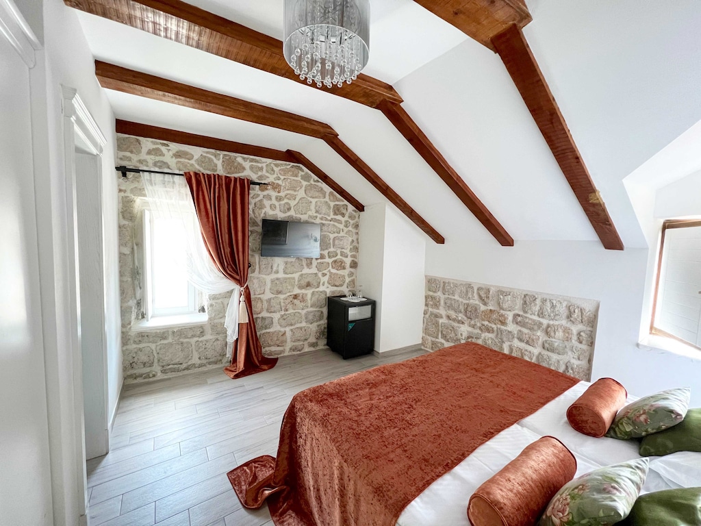 Bed&Breakfast Sorgo Palace- Comfort Double or Twin Room with City Walls View (Emerald)
