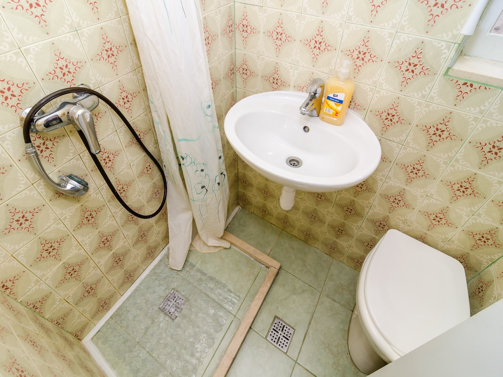 Rooms Jozomare - Twin Room with Shared Bathroom (3rd Floor)